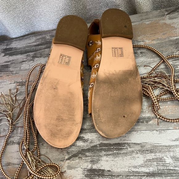 FOREVER 21 sandals size 10 - Picture 5 of 7